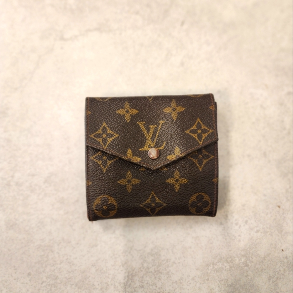 Louis Vuitton Wallet with coin pouch!